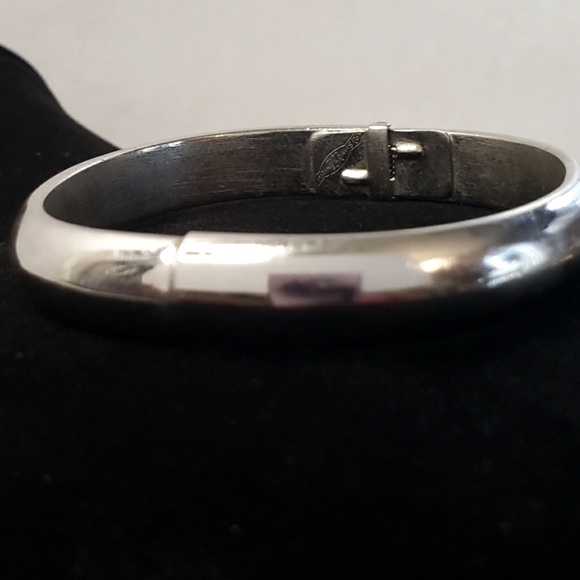 Vintage Signed Whiting & Davis Silver Tone Hinge Clamper Bracelet - Picture 4 of 6